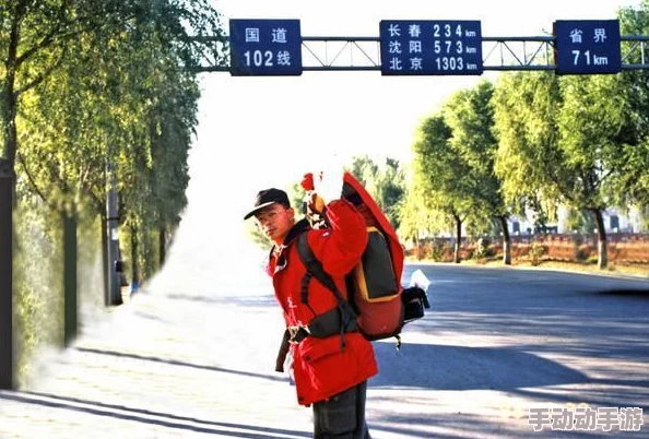 胡桃玩旅行者小昆昆，展现了勇敢追梦的精神与无畏探索世界的热情，让人倍感振奋！