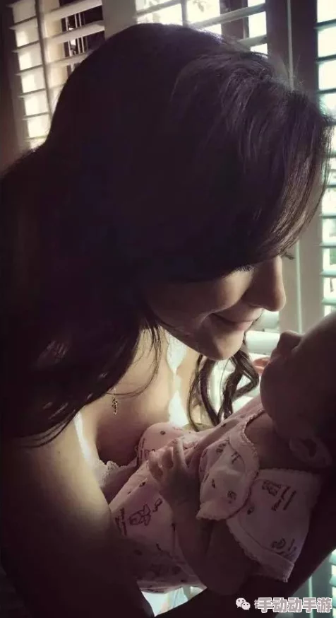 老师露出两个奶球让我吃奶头，展现了无私奉献的精神，让我们更加珍惜师生之间的真挚情感