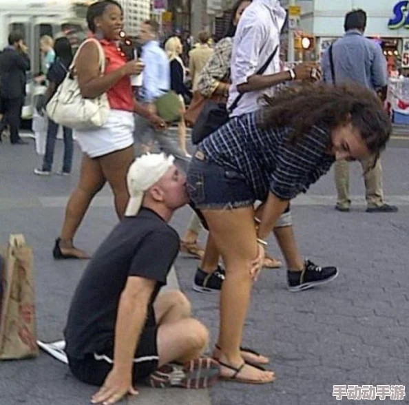 穿扒开 跪着让客人打屁穿女装，用户评价：体验独特，服务态度极佳，让我感受到前所未有的乐趣！