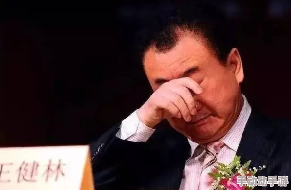 许家印玩白册册戴套，展现领导者的智慧与胆识！