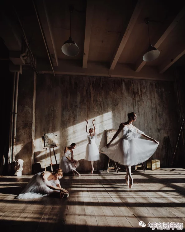 双手攀上两团少女峰舞蹈室,网友感叹:这样的舞蹈室真是梦幻,仿佛置身于仙境之中,让人心驰神往! 双手攀上两团少女峰舞蹈室,网友感叹:这样的舞蹈室真是梦幻,仿佛置身于仙境之中,让人心驰神往!