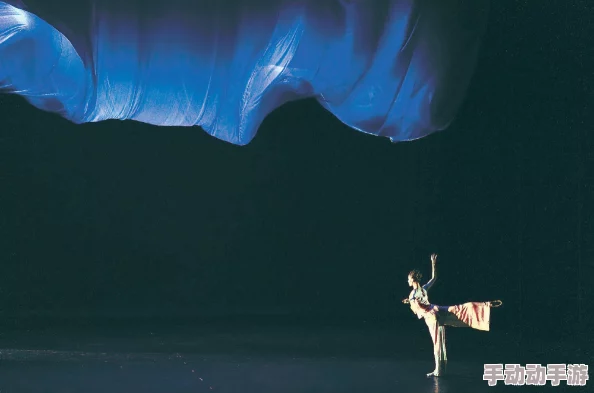 双手攀上两团少女峰舞蹈室,网友感叹:这样的舞蹈室真是梦幻,仿佛置身于仙境之中,让人心驰神往! 双手攀上两团少女峰舞蹈室,网友感叹:这样的舞蹈室真是梦幻,仿佛置身于仙境之中,让人心驰神往!