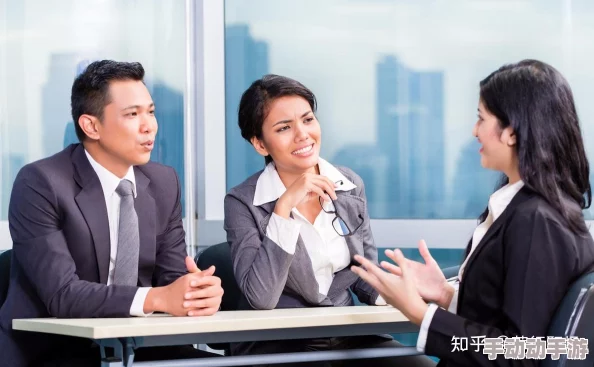 下暴雨回不去和上司单独相处：意外的职场挑战与沟通机会