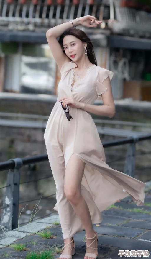 瑶瑶开襟开叉裙鞋子选择,展现自信与优雅的时尚品味 瑶瑶开襟开叉裙鞋子选择,展现自信与优雅的时尚品味