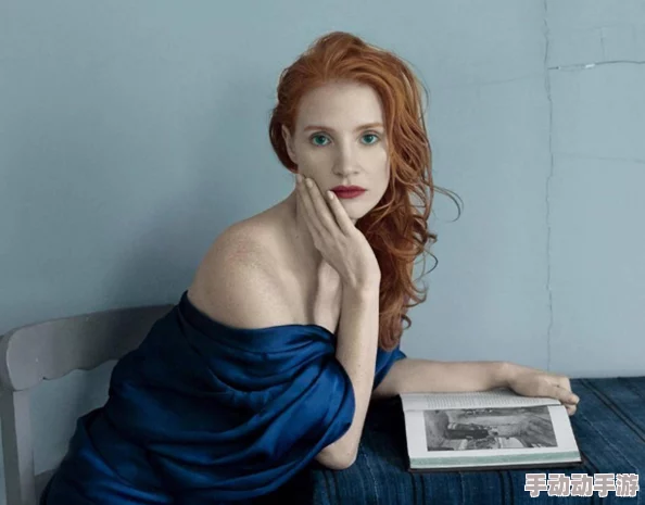 神里绫华裸-体-被 吸-乳-A-V,展现了女性的自信与魅力,让人感受到美的多样性与力量 神里绫华裸-体-被 吸-乳-A-V,展现了女性的自信与魅力,让人感受到美的多样性与力量