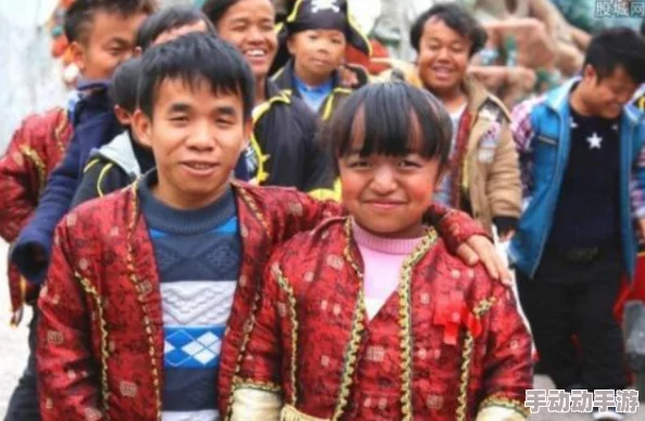 芙宁娜被丘丘人抓去繁殖后代，网友热议：这剧情太离谱了，真是让人哭笑不得！