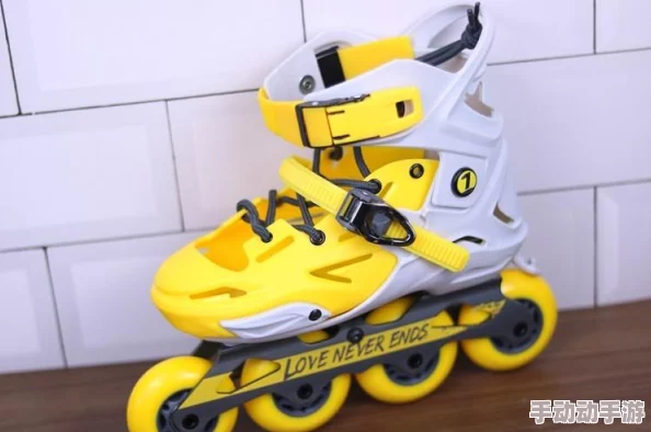 男生和女生在一起拆拆拆轮滑鞋很痛的，近日一项研究显示不当使用轮滑鞋可能导致严重脚部受伤