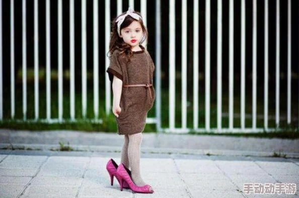 男生和女生在一起拆拆拆轮滑鞋很痛的，近日一项研究显示不当使用轮滑鞋可能导致严重脚部受伤