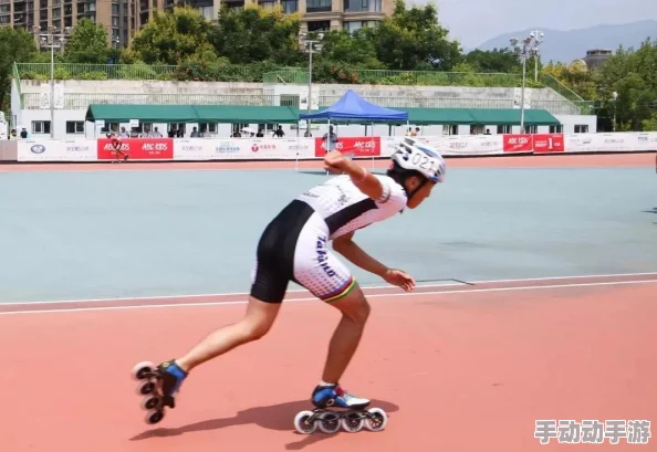 男生和女生在一起拆拆拆轮滑鞋很痛的，近日一项研究显示不当使用轮滑鞋可能导致严重脚部受伤