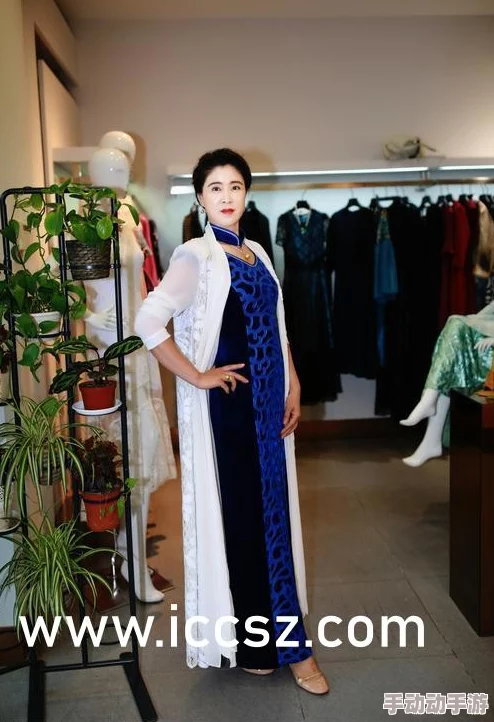 校花白丝:网友热议她的时尚穿搭与气质,纷纷称赞其独特魅力和青春活力! 校花白丝:网友热议她的时尚穿搭与气质,纷纷称赞其独特魅力和青春活力!