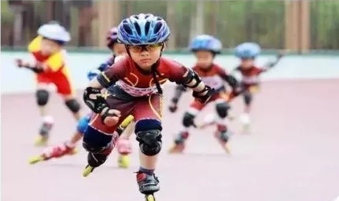 男女生拆拆拆很痛轮滑鞋：探讨分手后如何面对心灵创伤与成长之路