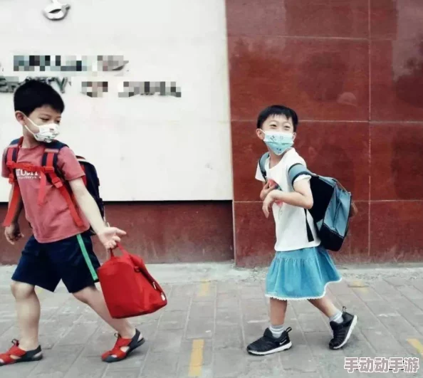 英语老师解开裙子,理解背后的情感与教育意义,让我们深入思考师生关系的复杂性 英语老师解开裙子,理解背后的情感与教育意义,让我们深入思考师生关系的复杂性