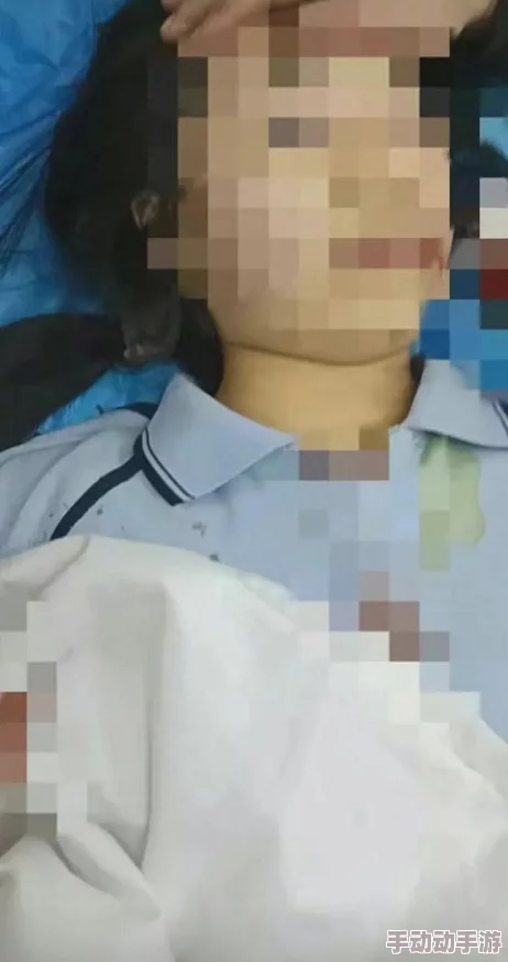 男生撕开内衣吸奶头,警方介入调查事件引发社会广泛关注与讨论 男生撕开内衣吸奶头,警方介入调查事件引发社会广泛关注与讨论