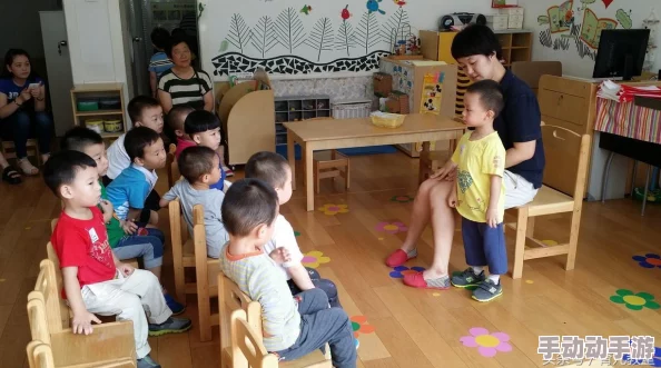 丹丹渐渐适应了新环境，开始展现出自己的特点和魅力