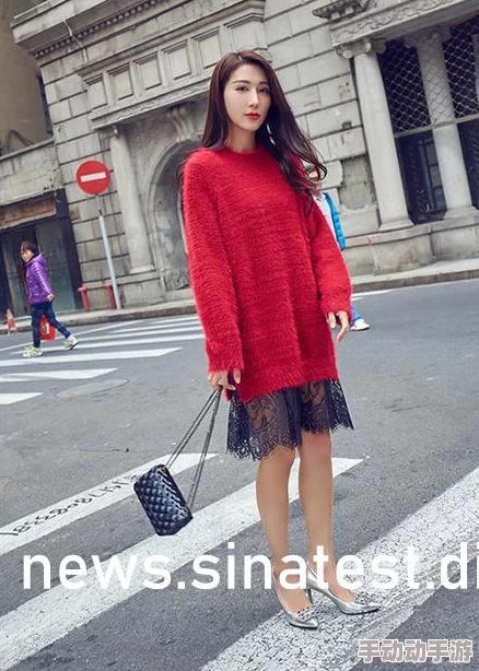 伽罗太华流眼泪翻白眼咬铁球图片，用户评价：画面生动，情感丰富，让人印象深刻！