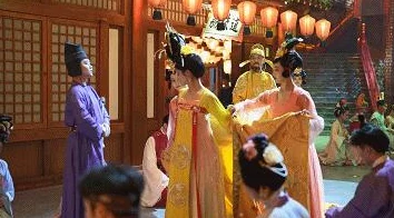 《第五人格》新角色盛宴焦点：医生宴会侍女定价揭晓，奢华与策略并存的全新体验！