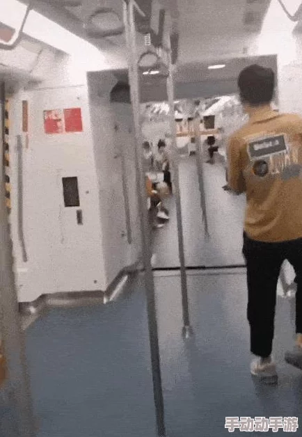 地铁逃生游戏：高清与流畅画质对比，哪款更助你精准逃脱？