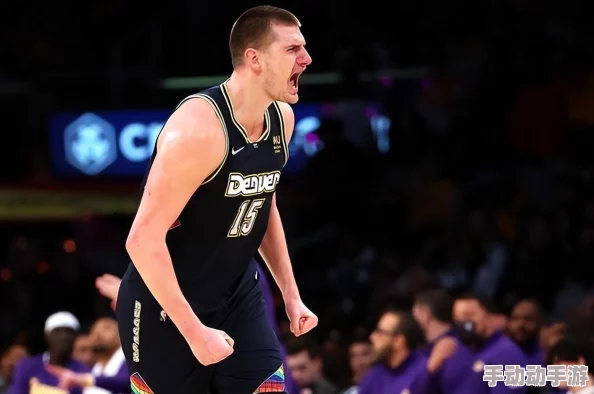 NBA平民玩家必看：顶尖SS级中锋推荐，穿越时代致敬上古传奇巨星！