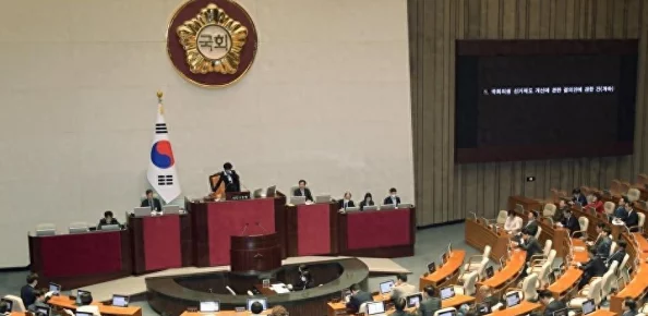 女主媚体质需要男人才可以活命：解析现代社会对女性生存依赖关系的深层次影响与思考