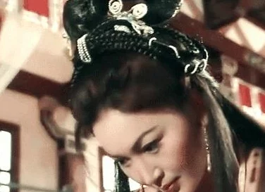 女主媚体质需要男人才可以活命：解析现代社会对女性生存依赖关系的深层次影响与思考