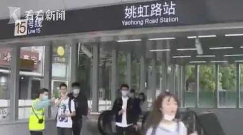 我故意没有穿内裤坐公车让c,结果引发了乘客们的热议与不满,场面一度尴尬 我故意没有穿内裤坐公车让c,结果引发了乘客们的热议与不满,场面一度尴尬