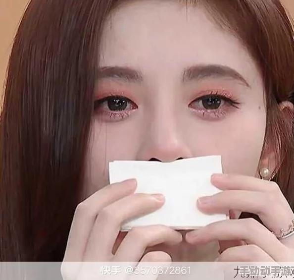 鞠婧祎哭着说不能继续了解,感慨与粉丝之间的距离引发热议,情感真挚令人动容 鞠婧祎哭着说不能继续了解,感慨与粉丝之间的距离引发热议,情感真挚令人动容