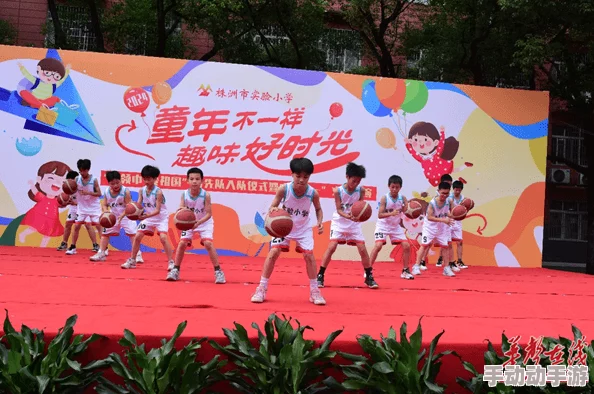 闭门一家亲吕红合家欢一起来，家庭团聚活动精彩纷呈，共享温馨时光与欢乐瞬间