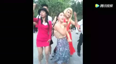 美女裸体喷出白浆,街头猛料曝光引发围观,惊呆路人纷纷拿出手机拍摄此刻! 美女裸体喷出白浆,街头猛料曝光引发围观,惊呆路人纷纷拿出手机拍摄此刻!