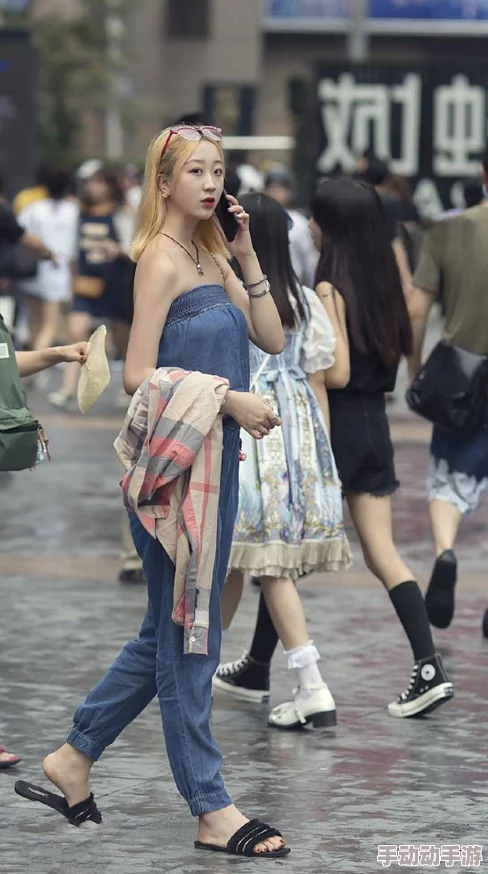 美女裸体喷出白浆,街头猛料曝光引发围观,惊呆路人纷纷拿出手机拍摄此刻! 美女裸体喷出白浆,街头猛料曝光引发围观,惊呆路人纷纷拿出手机拍摄此刻!