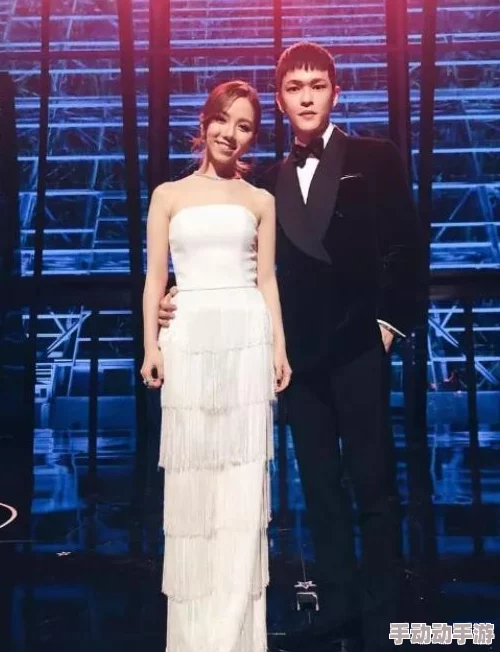 吃瓜爆料:惊人真相曝光,某知名明星背后暗藏神秘恋情,让网友们大跌眼镜! 吃瓜爆料:惊人真相曝光,某知名明星背后暗藏神秘恋情,让网友们大跌眼镜!