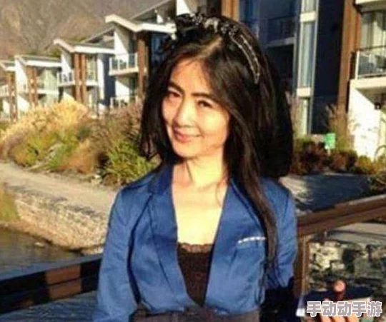 李阿姨今年44岁，刘阿姨比她年轻5岁，因此刘阿姨的年龄是39岁