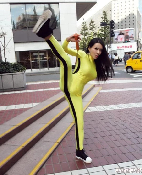 黄色片网站日本：震惊！日本政府突袭多个色情网站，数百名用户被捕引发社会热议！