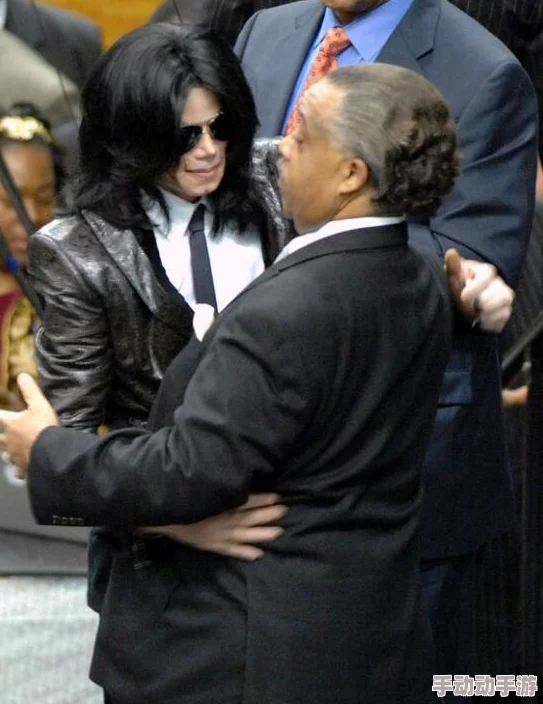 强行18分钟处破痛哭MJ，揭示了情感与音乐交织的深刻内涵及其对观众心灵的震撼影响