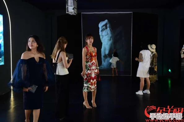 三上悠亚高清：震惊！她在最新作品中展现前所未有的魅力，粉丝们纷纷表示无法自拔！