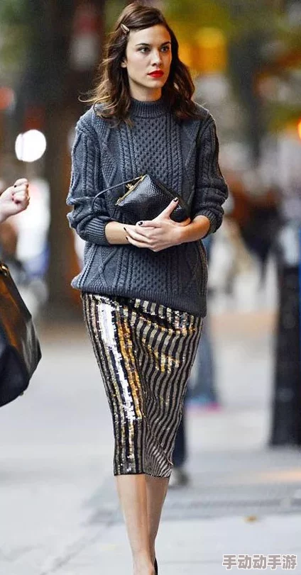 欧美老妇黑毛BBw，令人震惊的福利活动即将来袭，热辣身材引发众多关注与热议，让人无法抵挡的魅力！