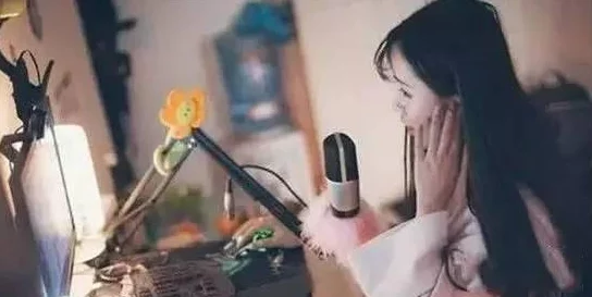 网红主播大尺度精品福利视频引发热议,平台加强监管措施以维护网络环境和用户安全 网红主播大尺度精品福利视频引发热议,平台加强监管措施以维护网络环境和用户安全