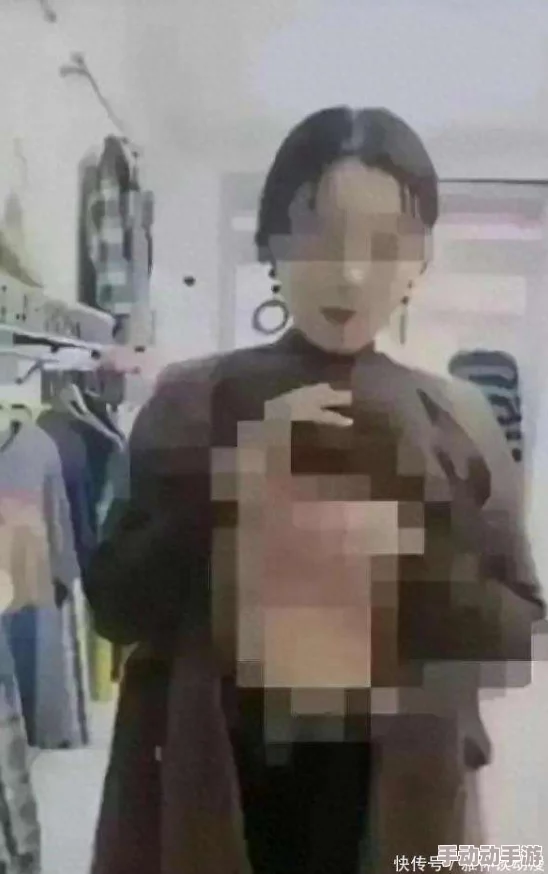 美女露出乳胸扒开尿口的视频引发热议,网友纷纷讨论其背后的社会影响与道德争议 美女露出乳胸扒开尿口的视频引发热议,网友纷纷讨论其背后的社会影响与道德争议