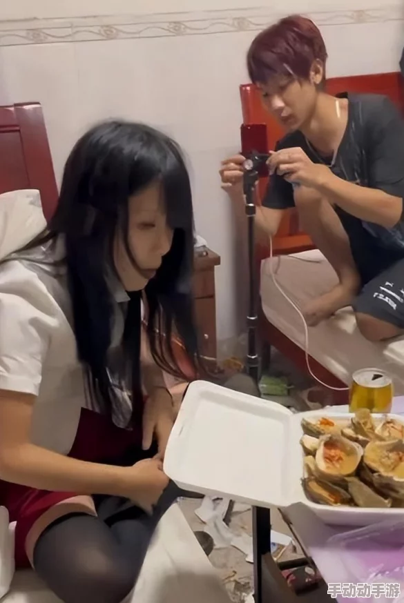 玩小男生的j视频：近期该视频在社交平台上引发热议，许多网友对此表示关注与讨论