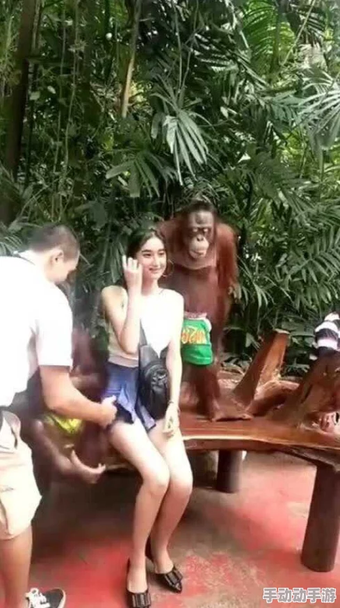 一边摸一边亲一边脱的视频,真是让人目不暇接,画面太刺激了! 一边摸一边亲一边脱的视频,真是让人目不暇接,画面太刺激了!