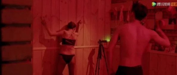 越夜越野浴室大战疯传网络引发热议尺度惊人网友举报 越夜越野浴室大战疯传网络引发热议尺度惊人网友举报